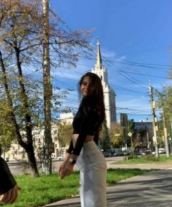 У меня нежные кривые формы, магические губы и завораживающий взгляд. Чувственность и опыт в моих кровях. Я знаю, как удовлетворить мужчину и доставить ему незабываемое наслаждение. Мои услуги включают классический и оральный секс, массаж, стриптиз и еще многое другое. Я всегда готова исполнить твои самые сокровенные фантазии. Мои фото 100% реальные, и мои клиенты всегда остаются довольными. Сделай шаг к наслаждению и позвони или напиши мне для встречи в Москве. Я жду тебя, чтобы сделать нашу встречу незабываемой 💋🔥 Нина